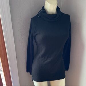 Red Haute black turtleneck sweater size small